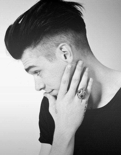 CORTE DE CABELLO CON TUPE Y RAYA PARA HOMBRE CENTROS MOURE PALMA DE MALLORCA