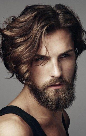 CORTE DE PELO HOMBRE CABELLO LARGO CON REFLEJOS PELUQUERIA MOURE MALLORCA
