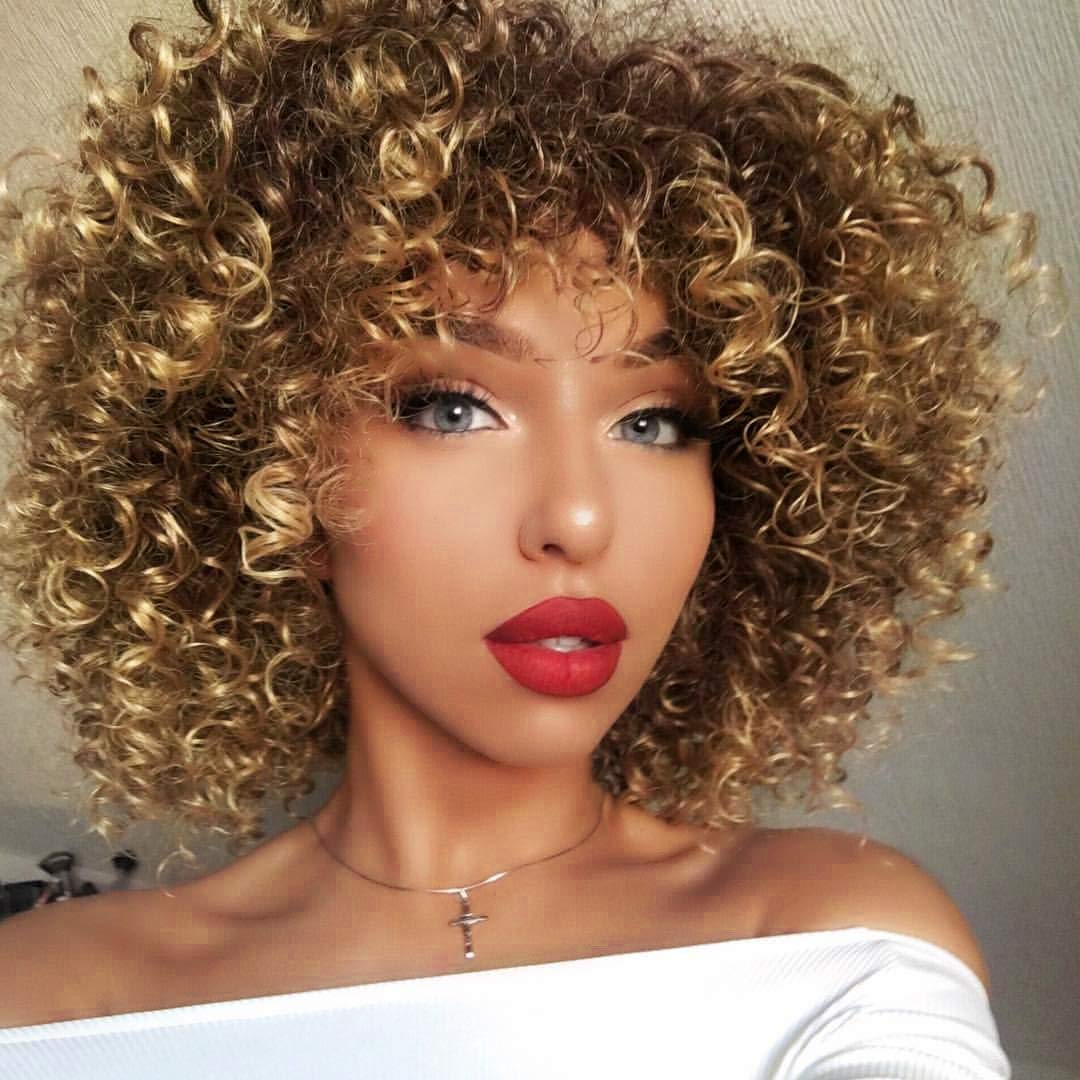 MECHAS EN CABELLO RIZADO TONOS NEUTROS Y CENIZAS PELUQUERIA MOURE MALLORCA(14)