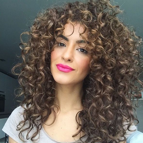 corte pelo rizado largo a capas cortas degradado y escalonado moure (2)