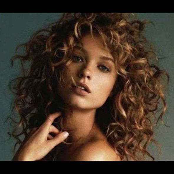 corte pelo rizado largo a capas cortas degradado y escalonado moure (3)