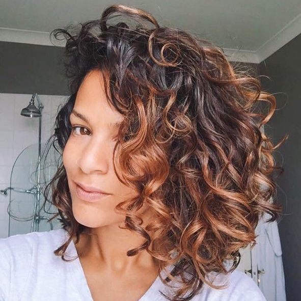 mechas y color para pelo rizado balayage (1)