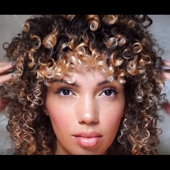 mechas y color para pelo rizado caminos platinados