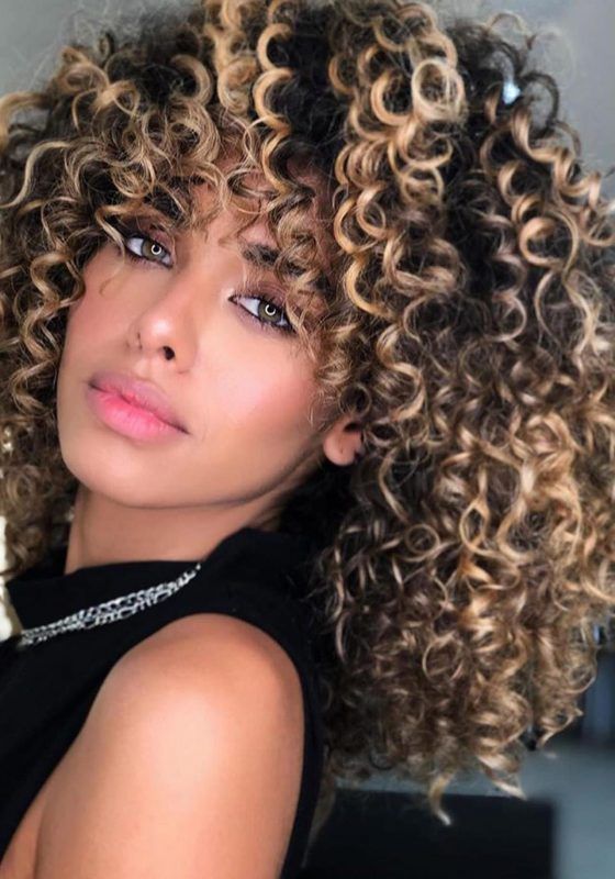 CALIFORNIANAS CABELLO RIZADO