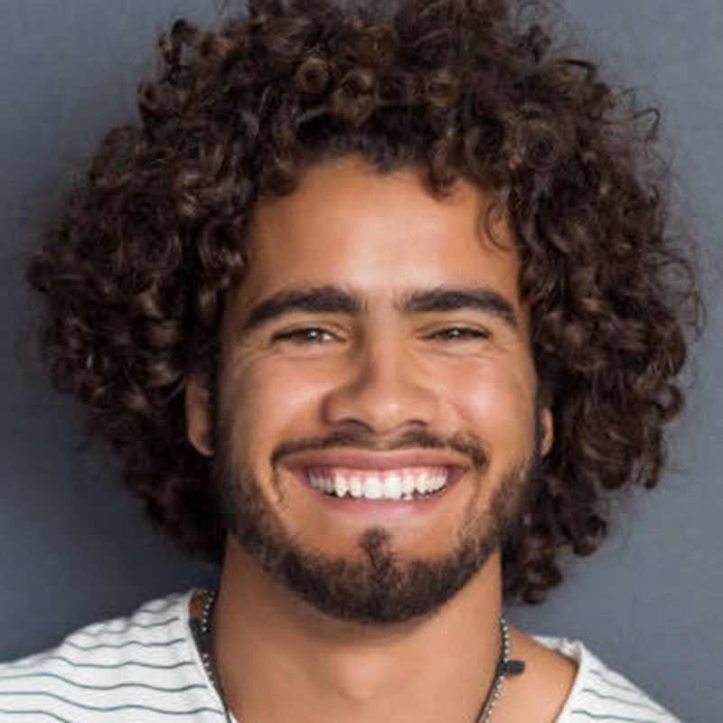 CORTE DE PELO RIZADO HOMBRE PALMA DE MALLORCA ULTIMAS TENDENCIAS PELUQUERIA MOURE (13)