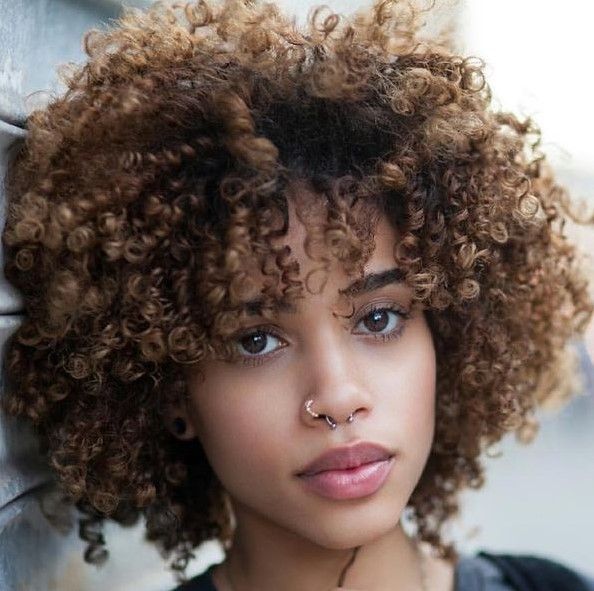 MECHAS EN CABELLO RIZADO DORADOS Y DORADOS COBRIZOS PELUQUERIA MOURE MALLORCA (10)