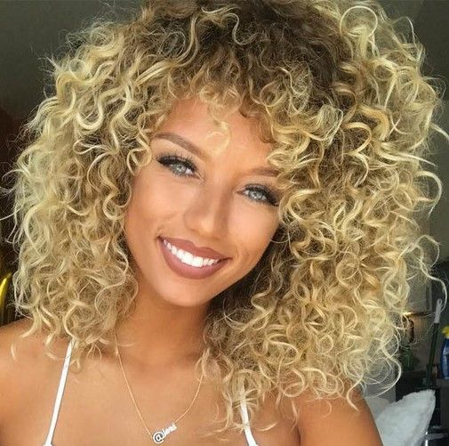 MECHAS EN CABELLO RIZADO TONOS NEUTROS Y CENIZAS PELUQUERIA MOURE MALLORCA(12)