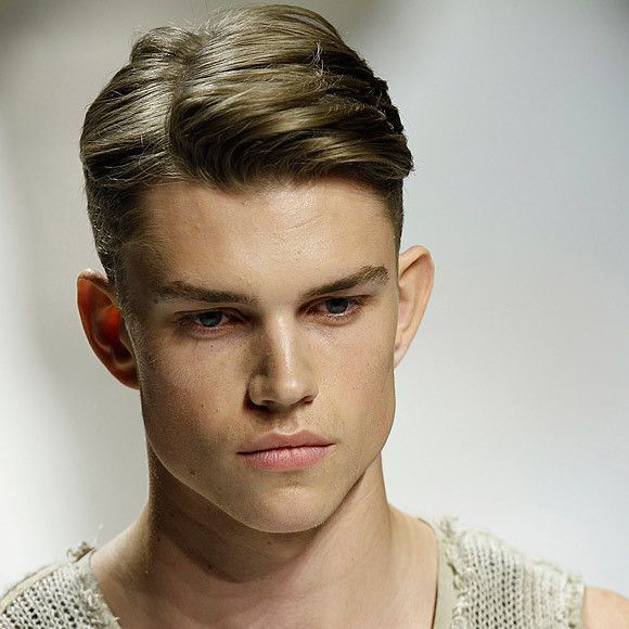 CORTE HOMBRE CON RALLA HACIA UN LADO