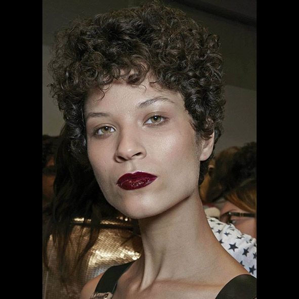 corte de pelo corto rizado pixie centros moure 2