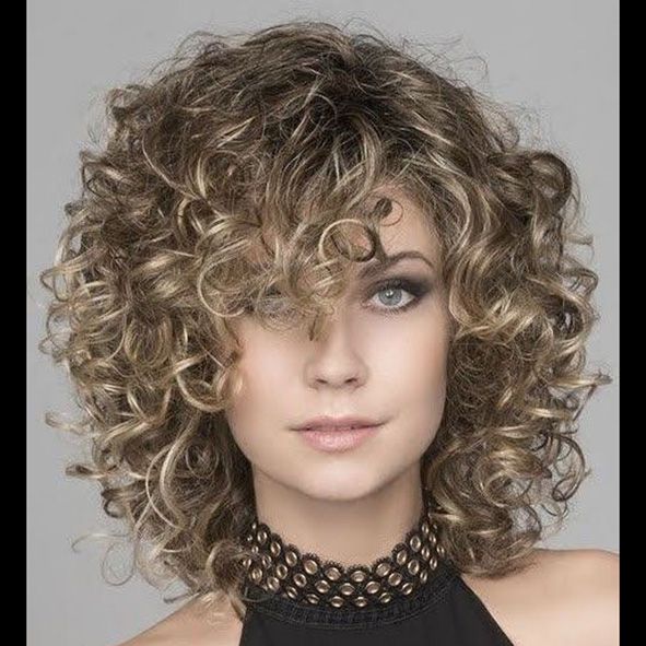 corte media melena pelo rizado a capas con flequillo años 80 moure (7)