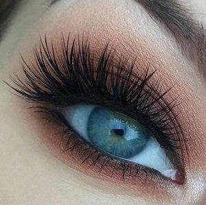 Maquillaje y Mascara de Pestañas Moure (1)