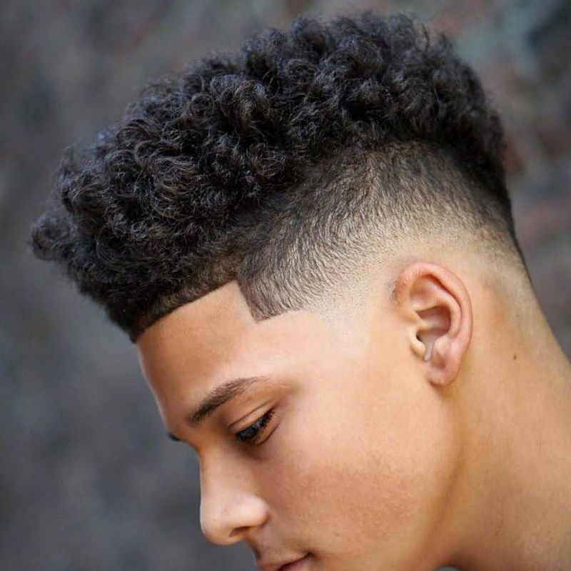 CORTE DE PELO RIZADO HOMBRE PALMA DE MALLORCA ULTIMAS TENDENCIAS PELUQUERIA MOURE (11)