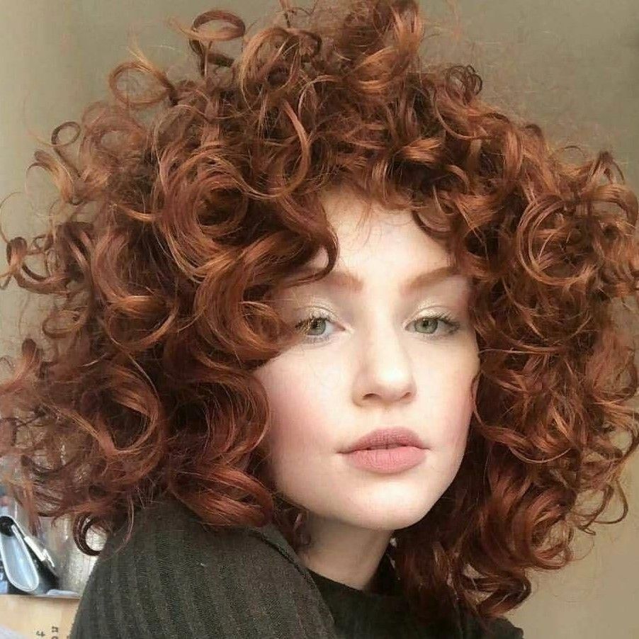 MECHAS EN CABELLO RIZADO DORADOS Y DORADOS COBRIZOS PELUQUERIA MOURE MALLORCA (12)