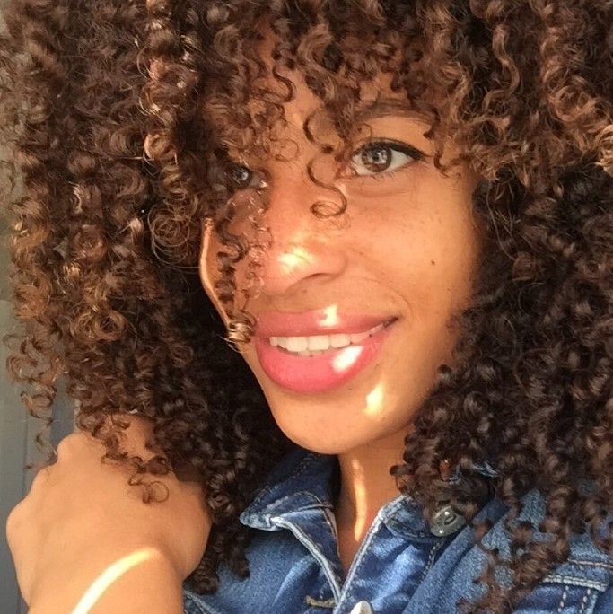 MECHAS EN CABELLO RIZADO DORADOS Y DORADOS COBRIZOS PELUQUERIA MOURE MALLORCA (8)