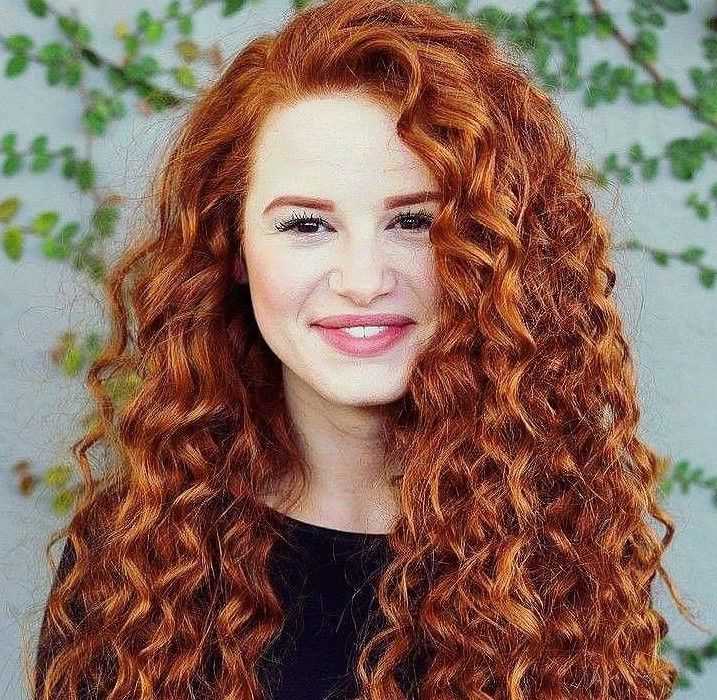 MECHAS Y COLORES ROJIZOS ,COBRIZOS Y PELIROJO ,PELUQUERIA MOURE MALLORCA PELO RIZADO (8)