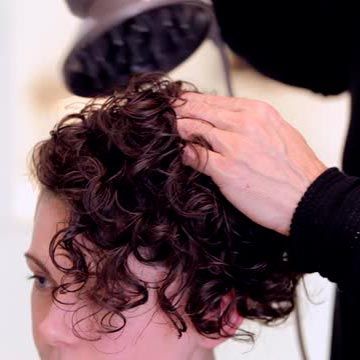 SECADO A DIFUSOR PELO RIZADO PELUQUERIA MOURE MALLORCA (2)