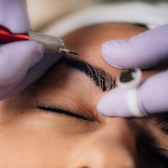 Microblading Mallorca. Centros Moure Mallorca. OFERTA DE MICROBLADING DE CEJAS EN MALLORCA POR SOLO 199€. Un retoque incluido si fuese necesario a las 2 semanas. Centros Moure PALMA (Santa Catalina)